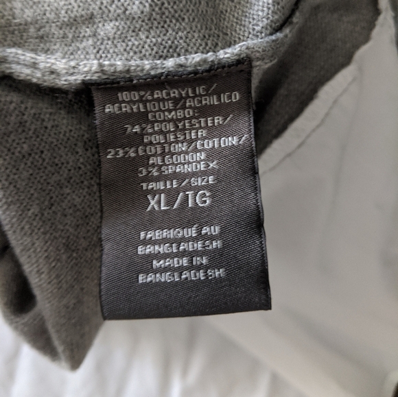 Grey and White Turtleneck - Picture 3 of 3